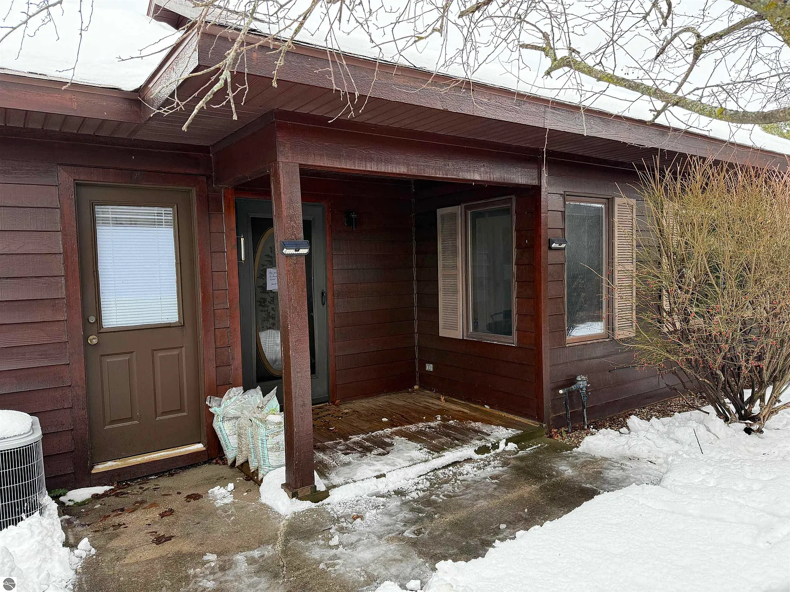 2154 Hammond Pl W photo 1