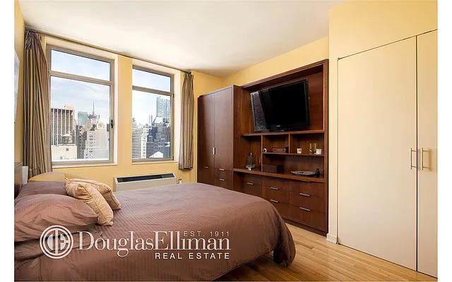 Sold by Douglas Elliman | media 17