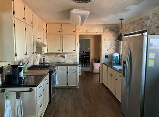 207 E 8th St, El Campo, TX 77437