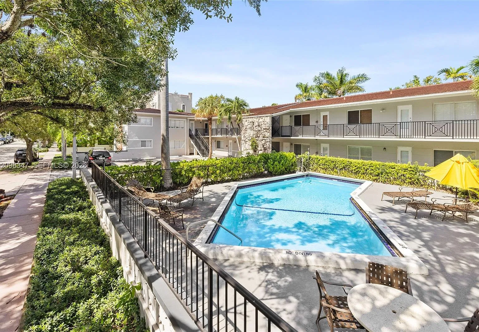Edgewater Of Coral Gables — Photo 1