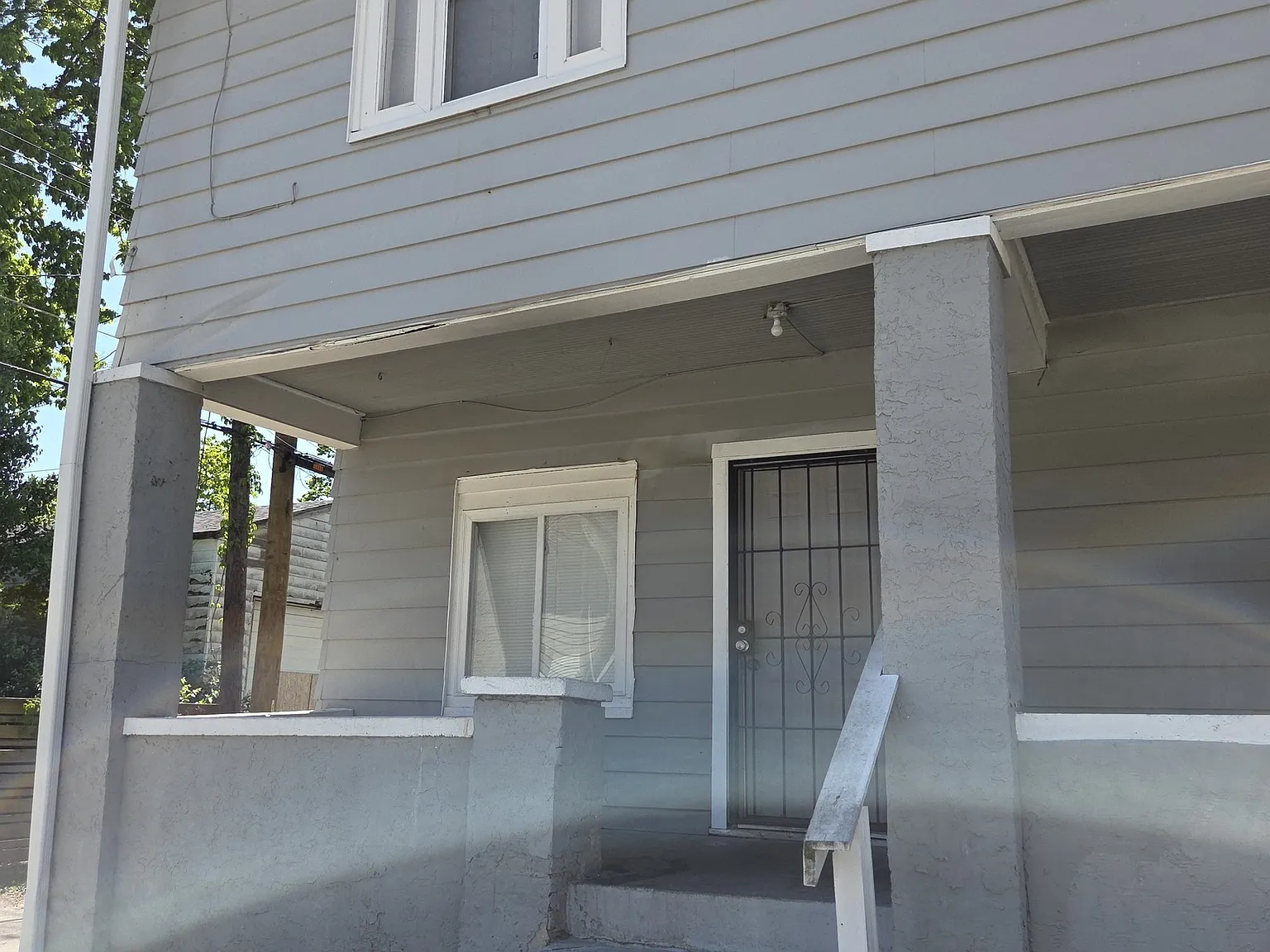 3 bed, 1.0 bath, 1235 sqft, $1,025 — Photo 2