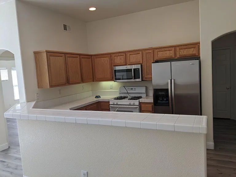 5430 Lewrosa Way — Photo 6