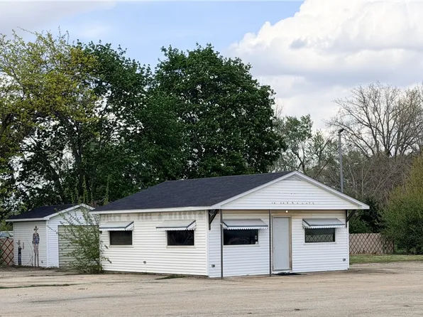 5 S Henning Rd, Danville, IL 61832