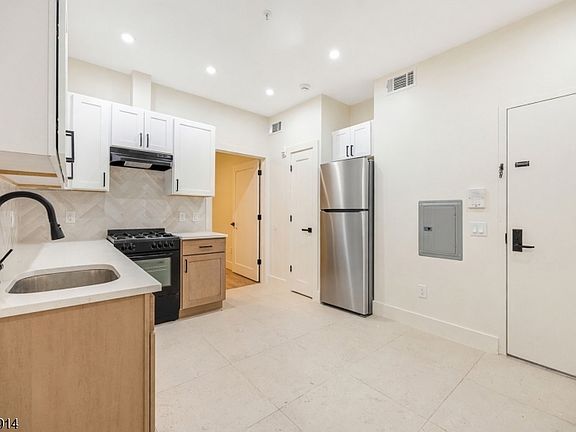 3rd image of 10 School St APT 1