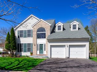 14 Bellaire Dr, Princeton, NJ 08540