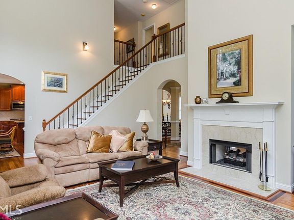 2nd image of 512 Lakewood Ct