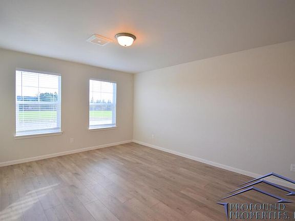 4th image of 8055 SE Kinnaman St #A