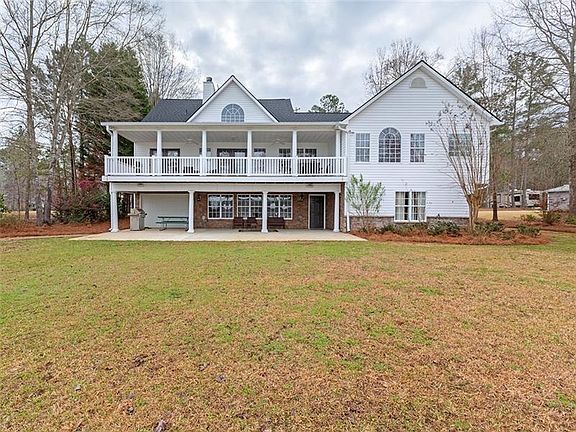 2nd image of 2820 Lake Crest Dr