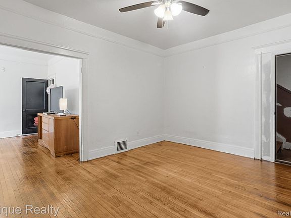 3rd image of 2971 Beals St