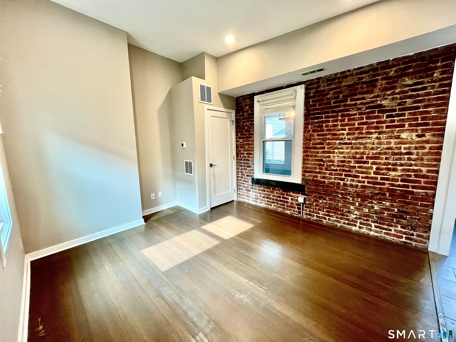 2 bed, 1.0 bath, 800 sqft, $2,295 — Photo 2