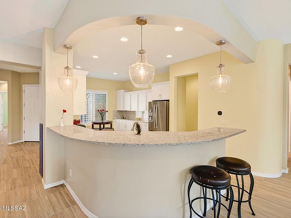 3rd image of 732 E Romsdalen Rd