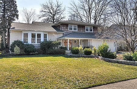 10 Mohawk Dr - Front1