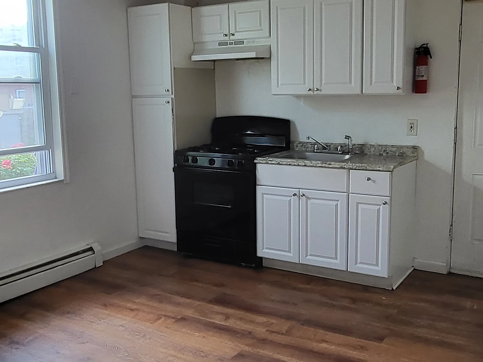 3 bed, 530 sqft, $2,000 — Photo 3