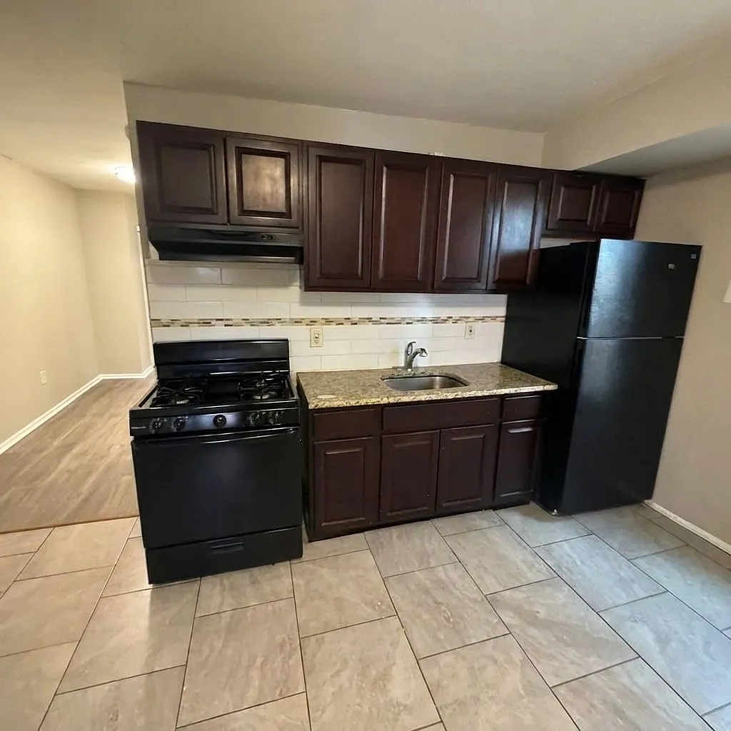 Building Photo - 141 Cooper Ave #3N