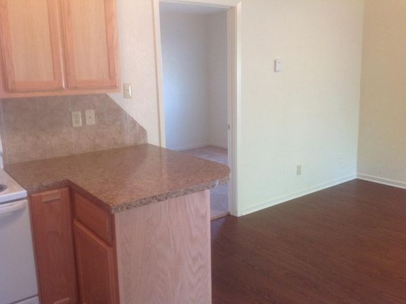 4th image of 219 Hold St