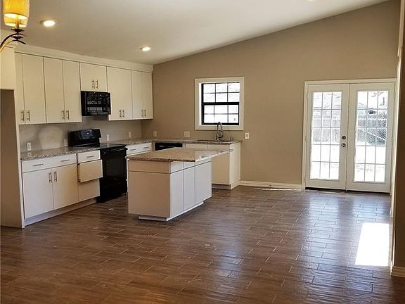 3rd image of 714 Royal Crest Dr