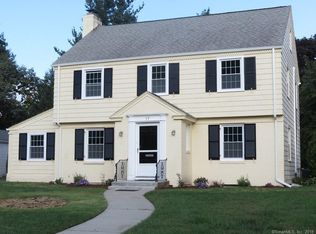 17 Ridgebrook Dr, West Hartford, CT 06107