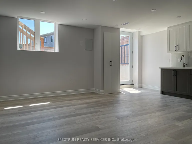 27 Yale Dr #BASEMENT — Photo 4