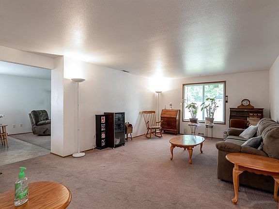 4th image of 6615 Louisville Dr
