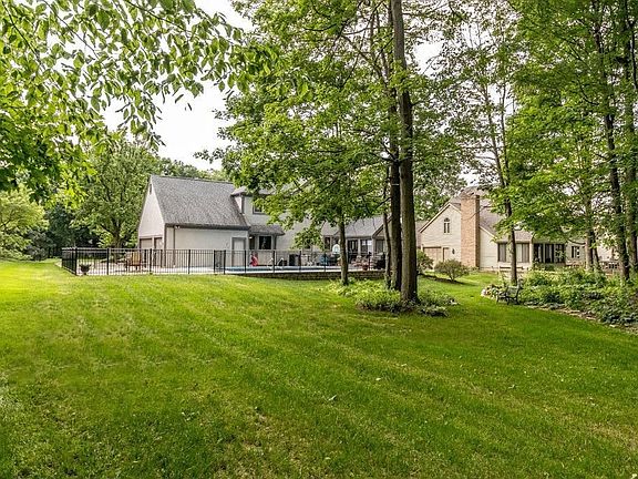 4th image of 9586 Camelot St NW