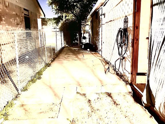 4th image of 2709 Remington Dr