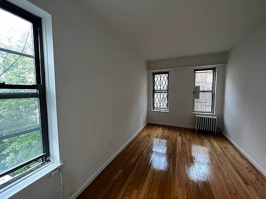 Rented by Salon Realty Corp | media 2