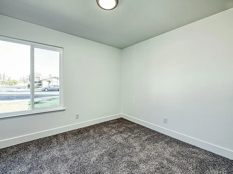 672 W Antonio Dr — Photo 14