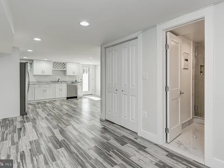 909 Delafield Pl NW #B — Photo 6