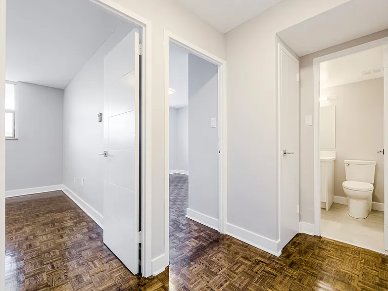 70 Park St E — Photo 11