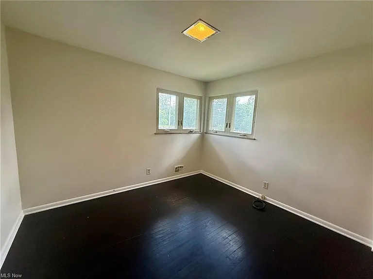 6950 Columbia Rd — Photo 9