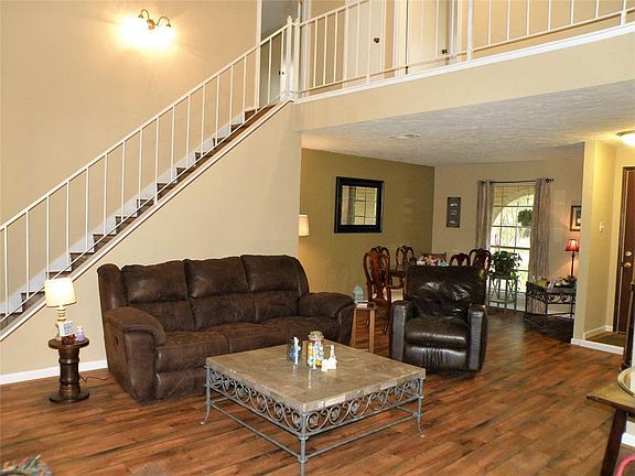 5th image of 208 Palm Aire Dr