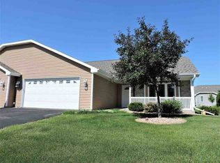 342 Wyldewood Dr, Oshkosh, WI 54904