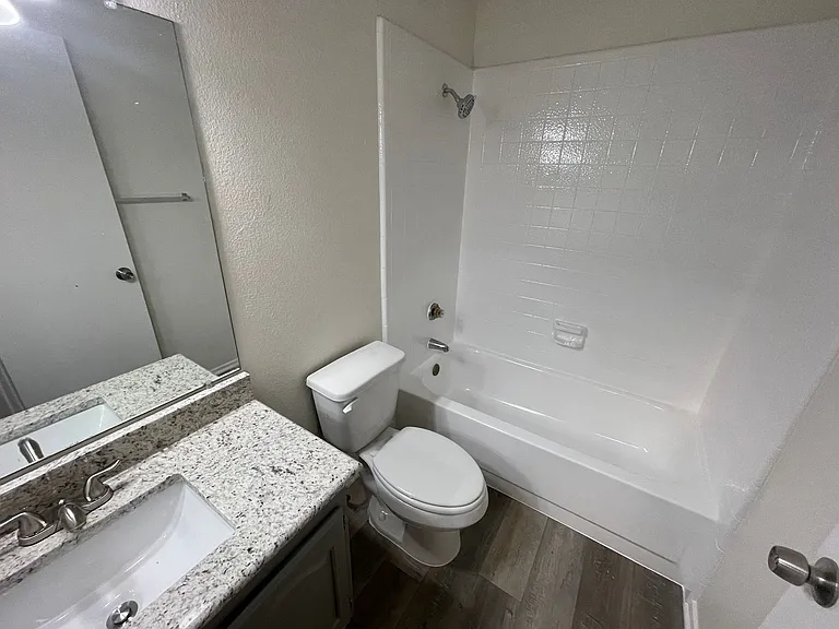 9415 Rutherglen Dr — Photo 15