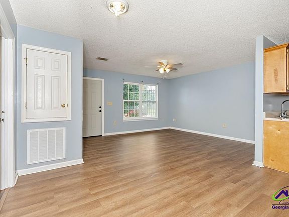 5th image of 203 Brooks Blvd