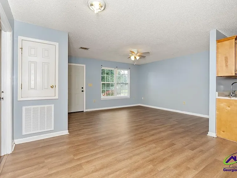 203 Brooks Blvd — Photo 5