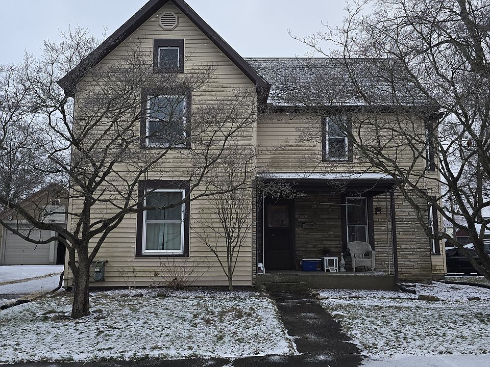 1st image of 122 4th St NE