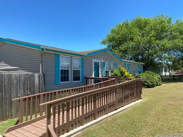 145 Davie, Marion, TX 78124