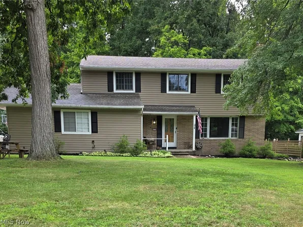 8124 Thornhurst Dr, North Royalton, OH 44133