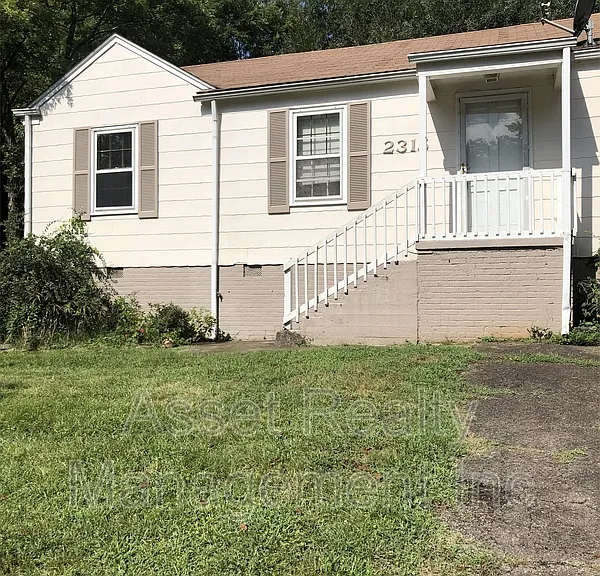 2315 Greenfield Ln — Photo 1