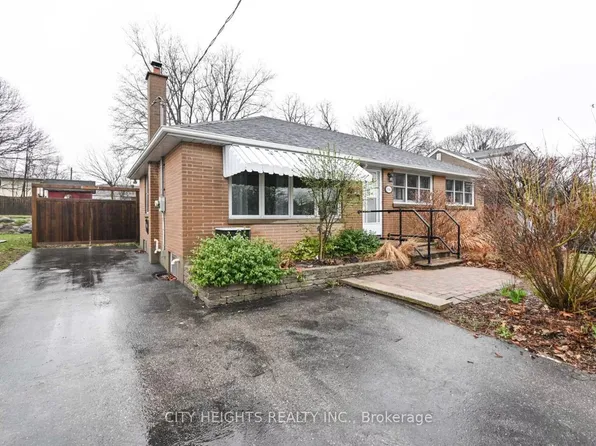 936 Somerville St, Oshawa, ON L1G 4J7