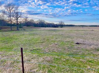 2 Templeton Rd, Hearne, TX 77859