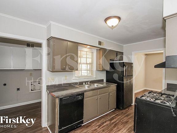4th image of 2036 Saint James Dr