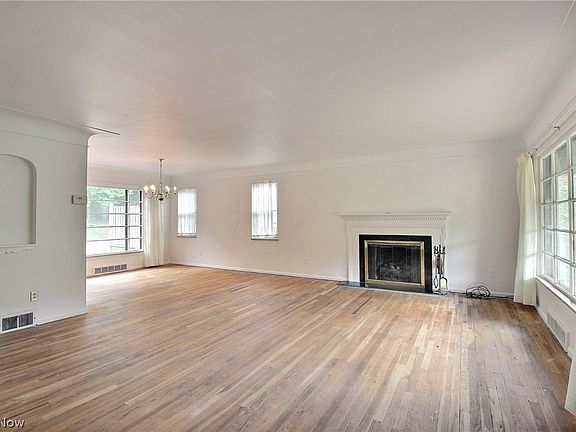 3rd image of 1531 S Belvoir Blvd