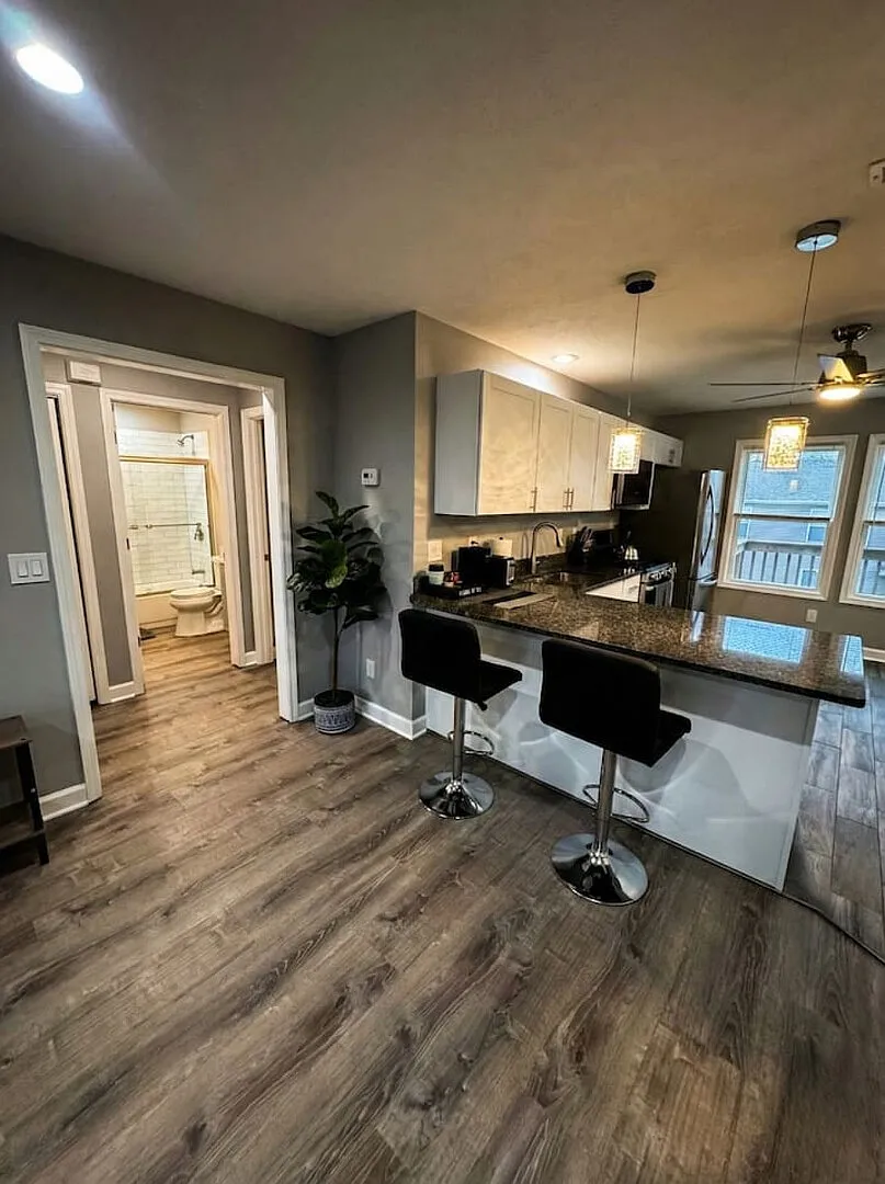 Spacious 2BR Apt (Sleeps 6): 2 KING Beds & Balcony — Photo 3