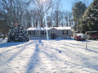 2557 Wells Lock Rd, Elizabeth, WV 26143