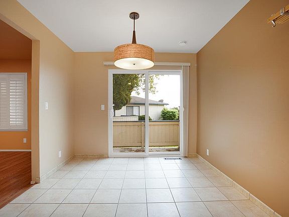 4th image of 233 Silver Leaf Dr APT B