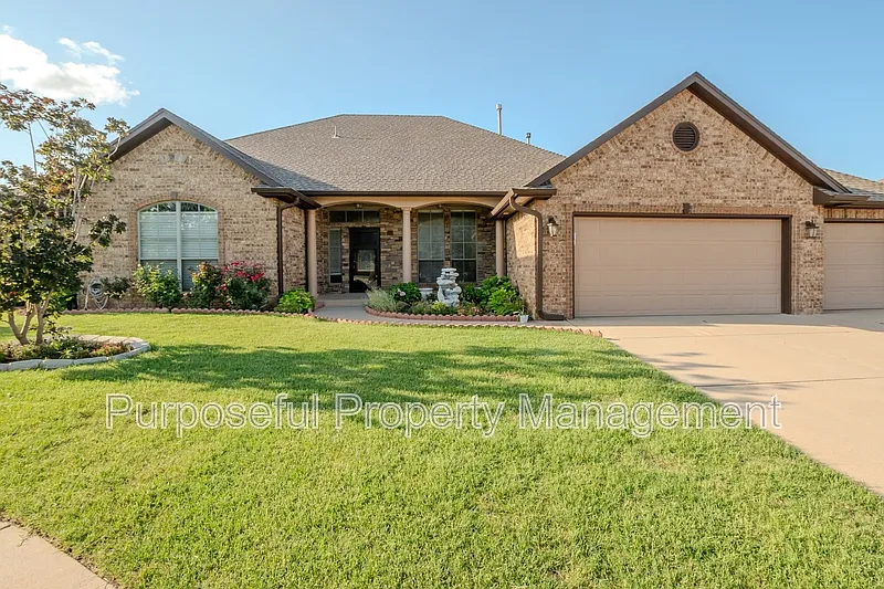 3 bed, 2.0 bath, 2077 sqft, $2,200 — Photo 2