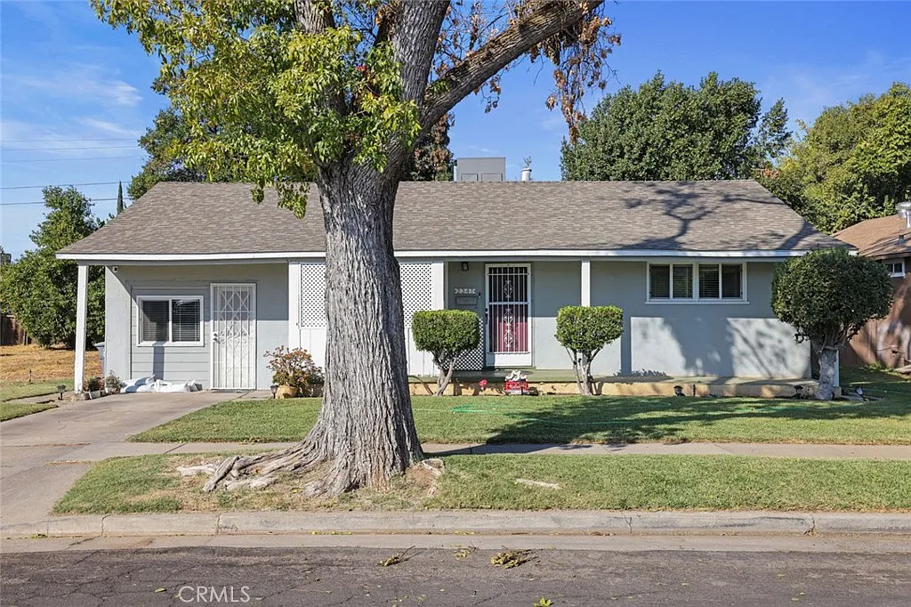 2341 Green St photo 1