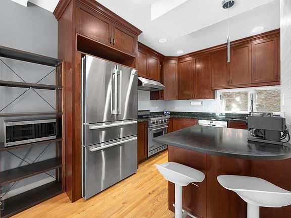 4th image of 2204 N Magnolia Ave