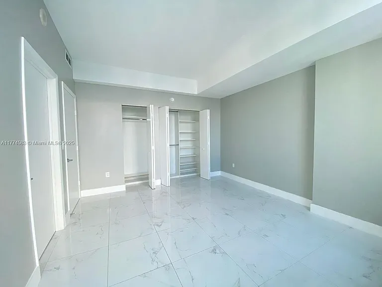 92 SW 3rd St #5206 — Photo 11